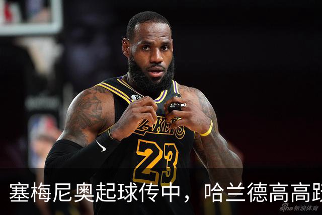 塞梅尼奥起球传中，哈兰德高高跃起头槌攻门稍稍高出